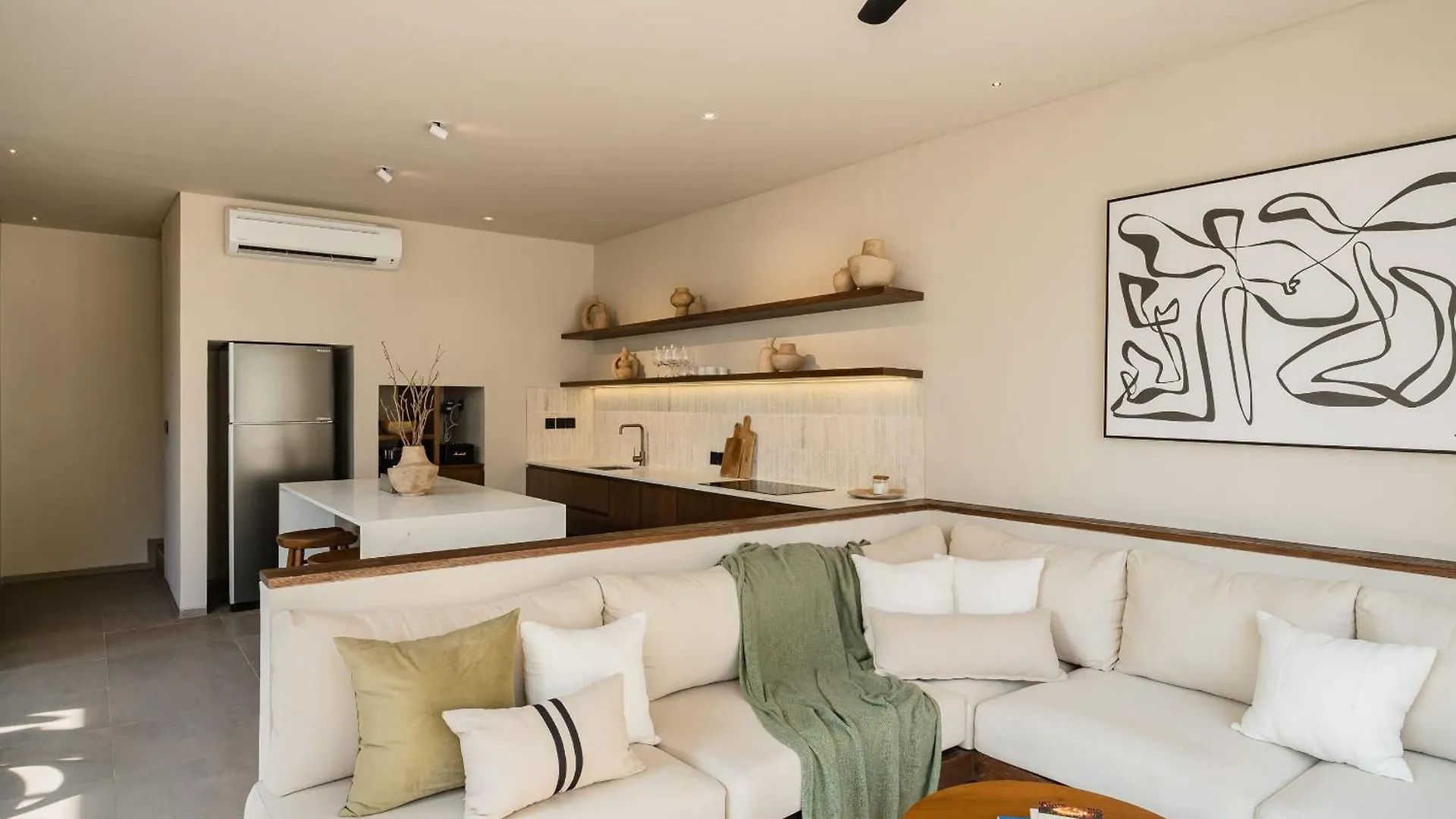 Modern Tropical Villa With Pool In Uluwatu Pecatu