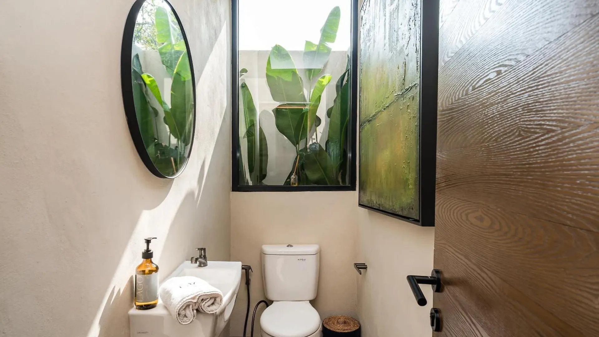 Modern Tropical Villa With Pool In Uluwatu Pecatu