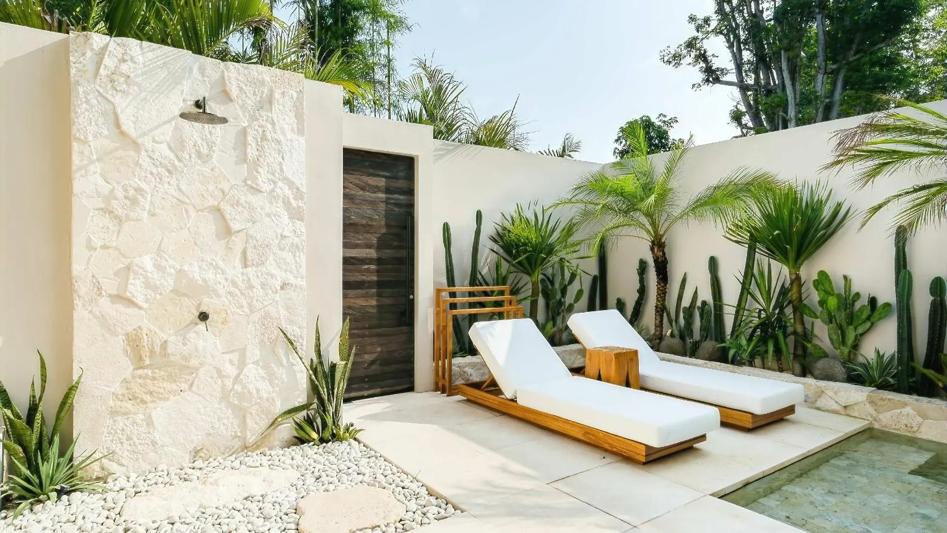 Modern Tropical Villa With Pool In Uluwatu Pecatu